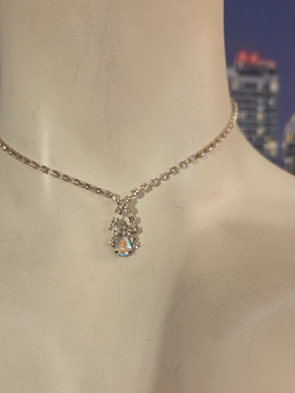 Elegant Teardrop Crystal Choker Necklace - Silver